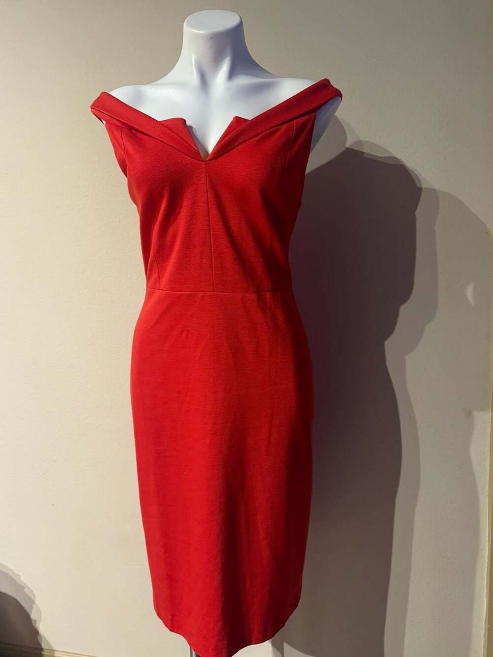 Alice + Olivia Sienna Off the Shoulder Sheath Dress in Red